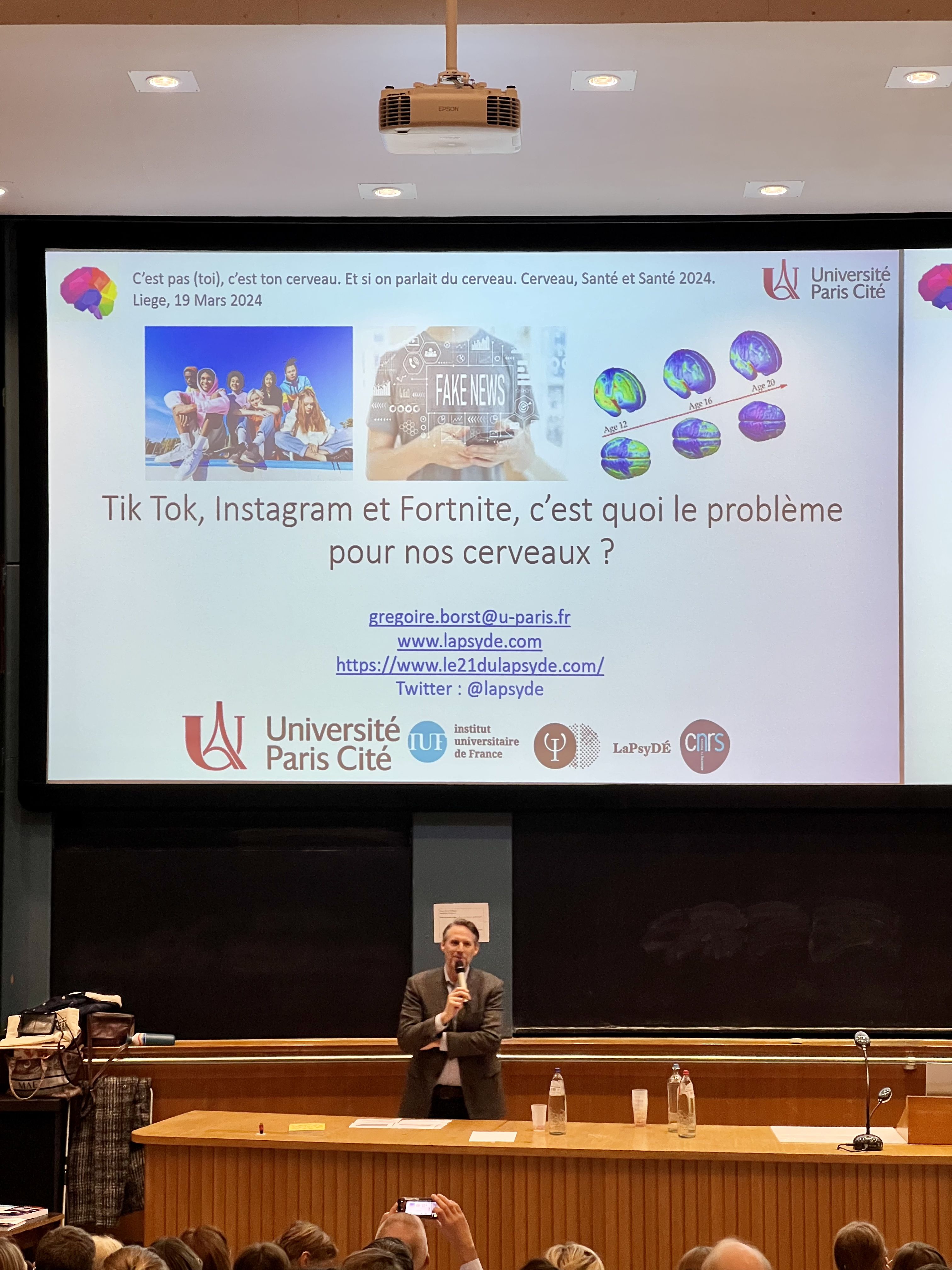 Les écrans produisent-ils des générations de crétins digitaux ?